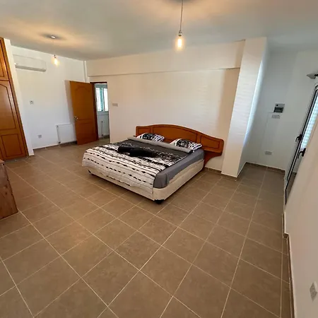 Kyrenia/alsancak 4-room With Private Pool