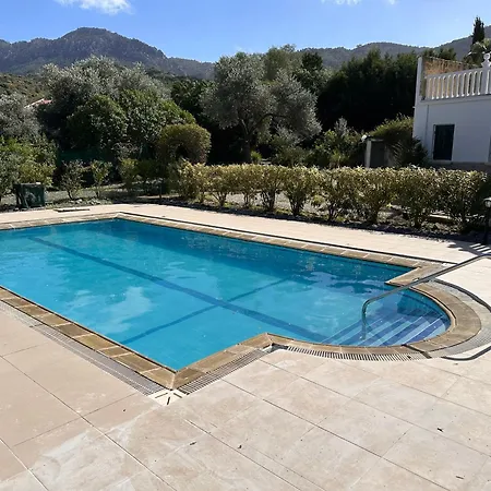 Kyrenia/alsancak 4-room With Private Pool