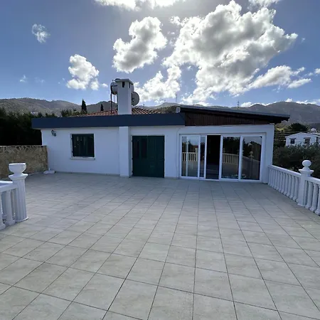Kyrenia/alsancak 4-room With Private Pool كيرينيا