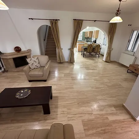 Kyrenia/alsancak 4-room With Private Pool וילה