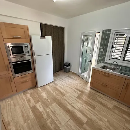 Kyrenia/alsancak 4-room With Private Pool