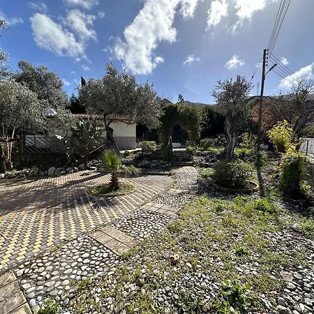 Vilă Kyrenia/alsancak 4-room With Private Pool