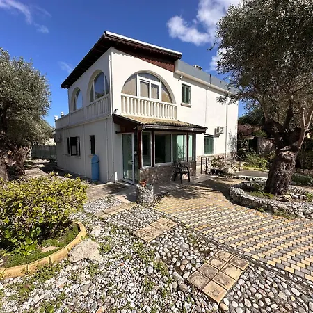 Vilă Kyrenia/alsancak 4-room With Private Pool Kyrenia (Northern Cyprus)