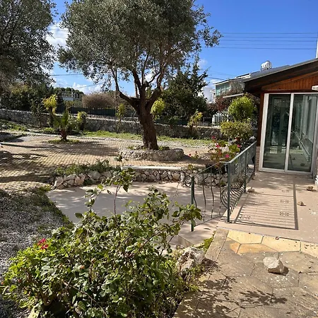 Kyrenia/alsancak 4-room With Private Pool קיירניה
