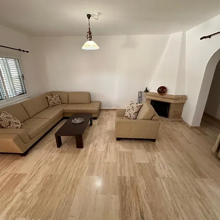 Kyrenia/alsancak 4-room With Private Pool Villa